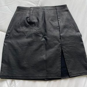 Windsor. Black leather mini skirt. Size XS